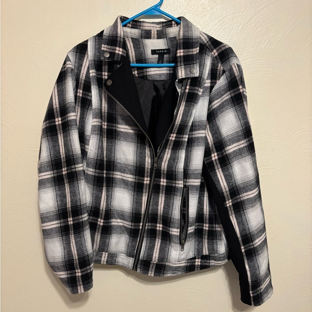 Torrid Size 2 Plaid Moto Jacket Black White Zip Up Stretch Panel Plus Size